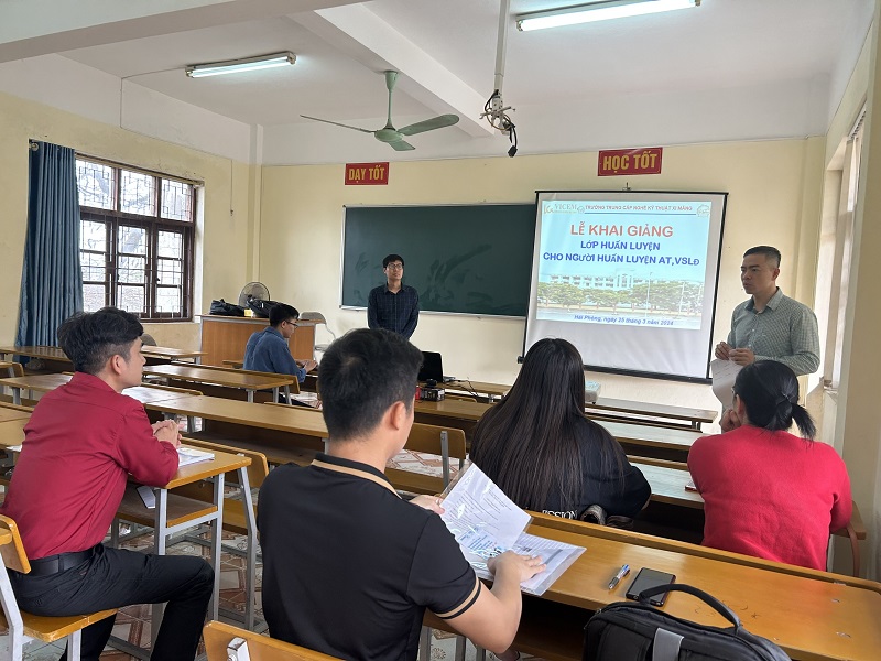 Người huấn luyện 2024-1